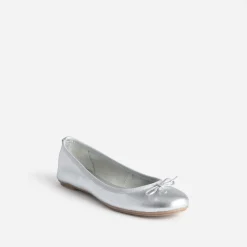 Ballerine argentée en cuir à petit nœud