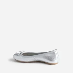 Ballerine argentée en cuir à petit nœud