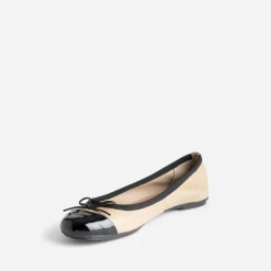 Ballerine beige en cuir à petit nœud