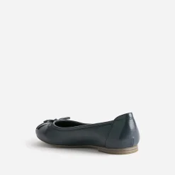 Ballerine marine avec nœud