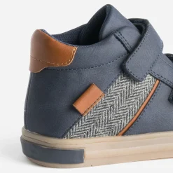 Basket BUGGY marine et motif chevrons gris