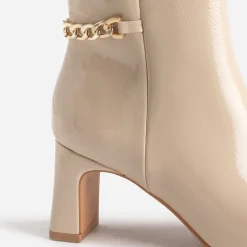 Boots écru verni décor chaîne