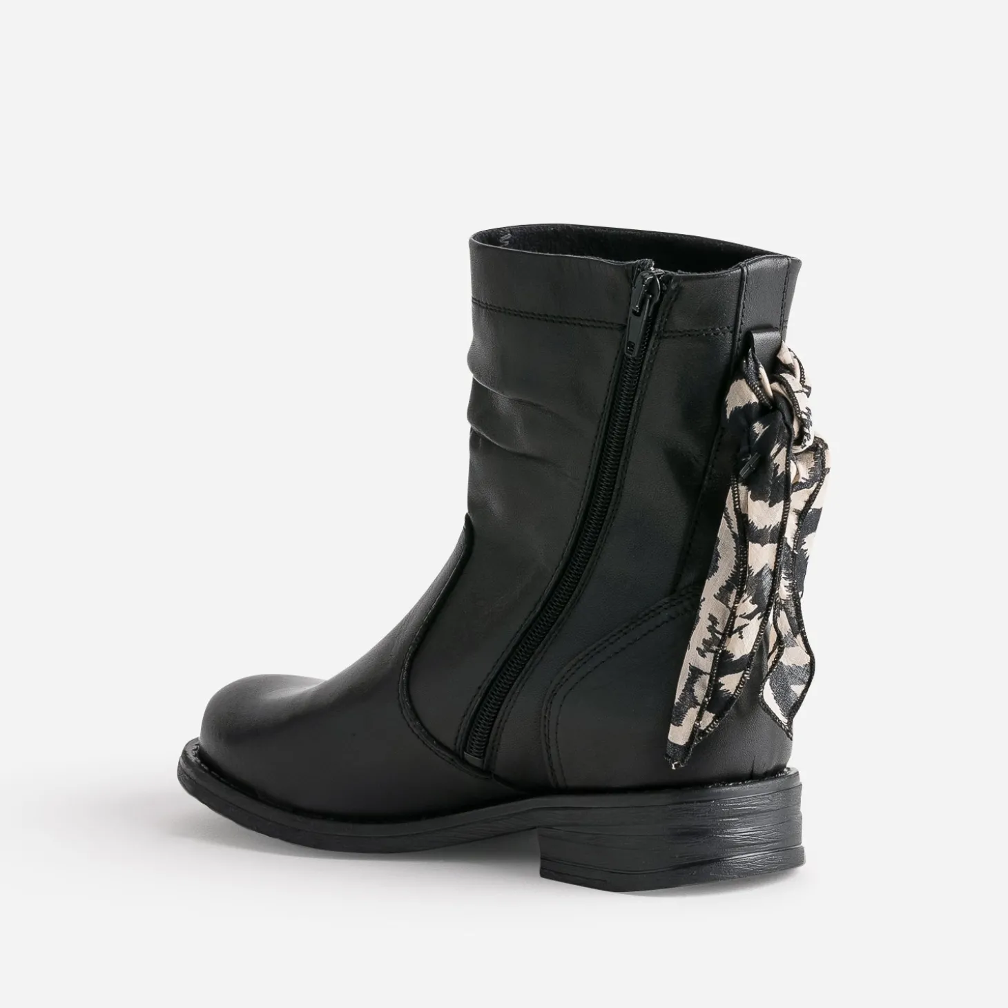 Boots noir cuir décor foulard