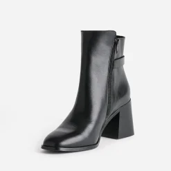 Boots noir en cuir éco-conçu avec anneau en D
