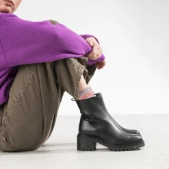 Boots TEXTO noir en cuir semelle crantée