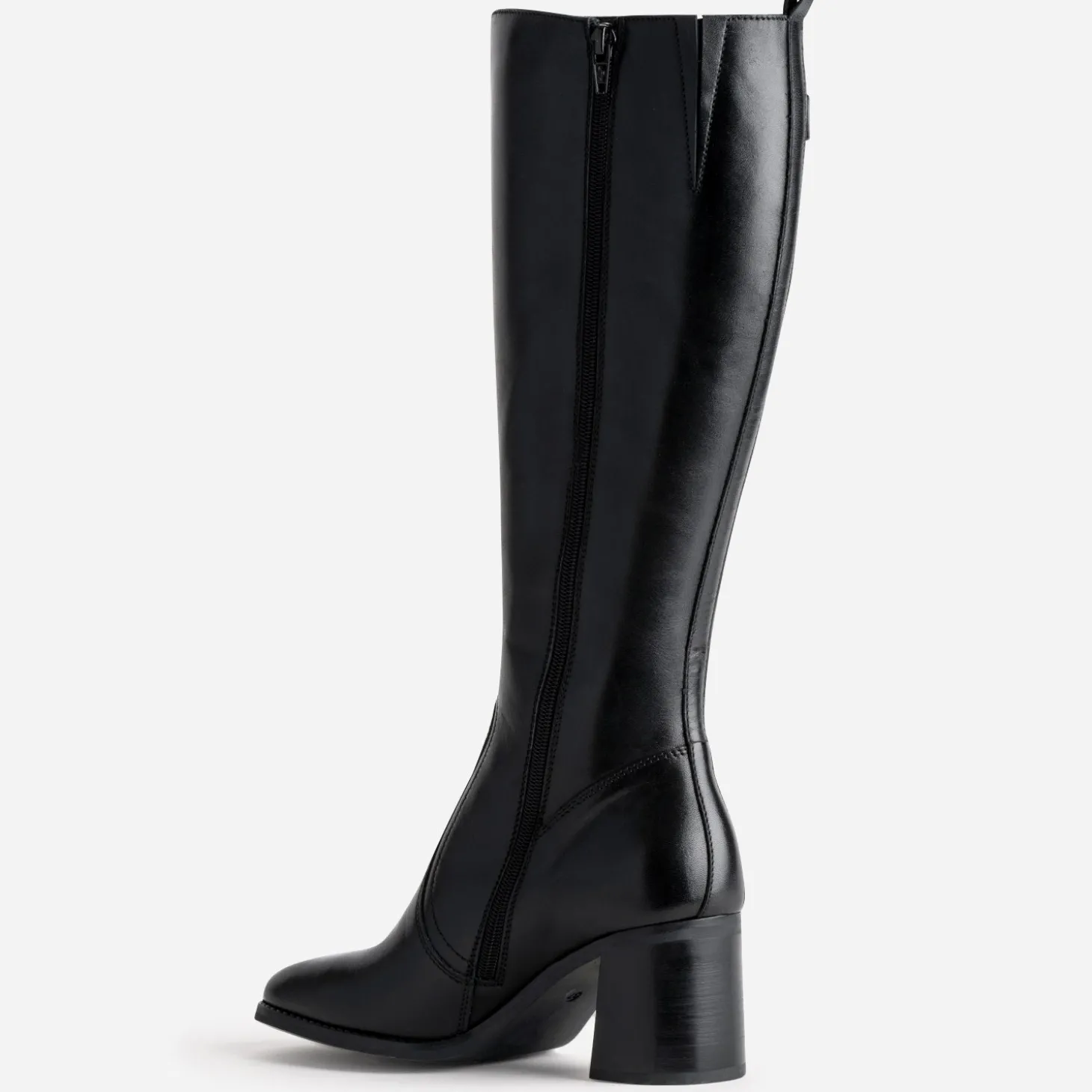 Botte noire en cuir décor anneau