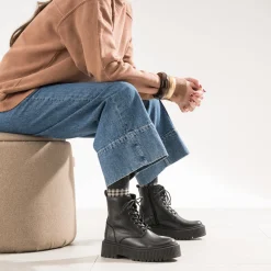 Bottine TEXTO noire en cuir à semelle plateforme