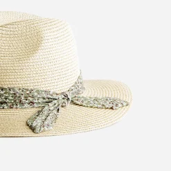 Chapeau beige effet paille foulard imprimé vert