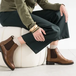 Chelsea boots cognac cuir détails perforés