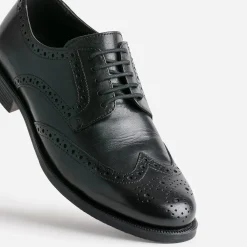 Derby noir en cuir détails perforations