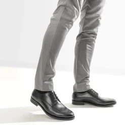 Derby noir en cuir ligne perforée