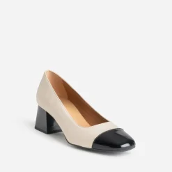 Escarpin beige cuir bout noir verni