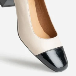 Escarpin beige cuir bout noir verni