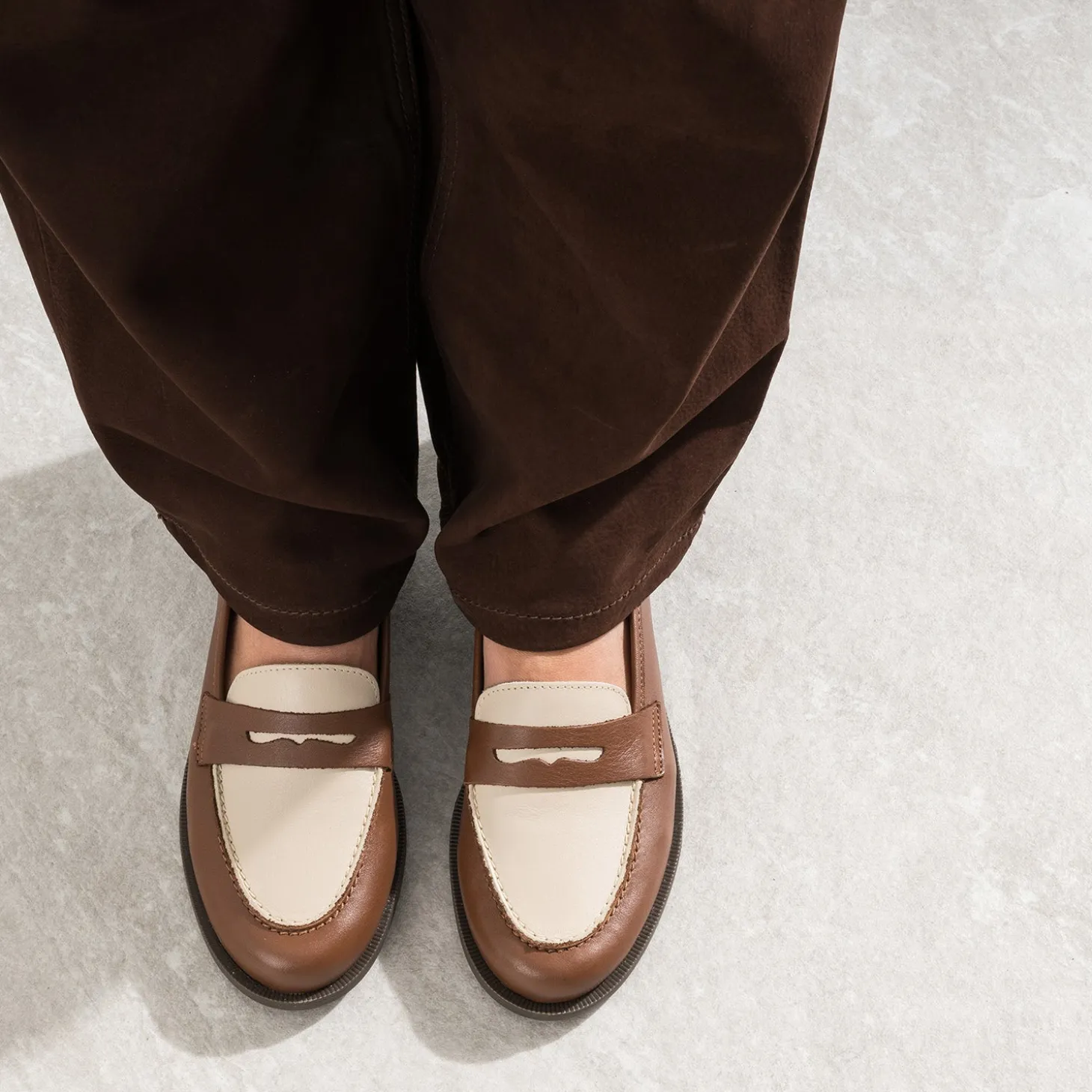 Mocassin bicolore cognac et beige cuir