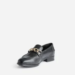 Mocassin noir en cuir à chaîne
