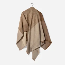 Poncho camel et écru à motif carreaux
