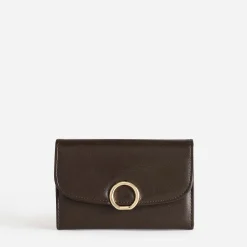 Portefeuille marron détail anneau métal doré