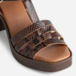 Sandale à talon marron cuir effet python