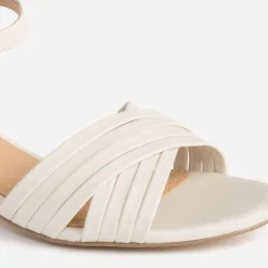 Sandale beige à brides tressées