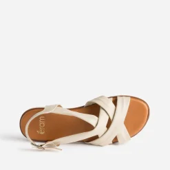 Sandale beige clair en cuir souple éco-conçu