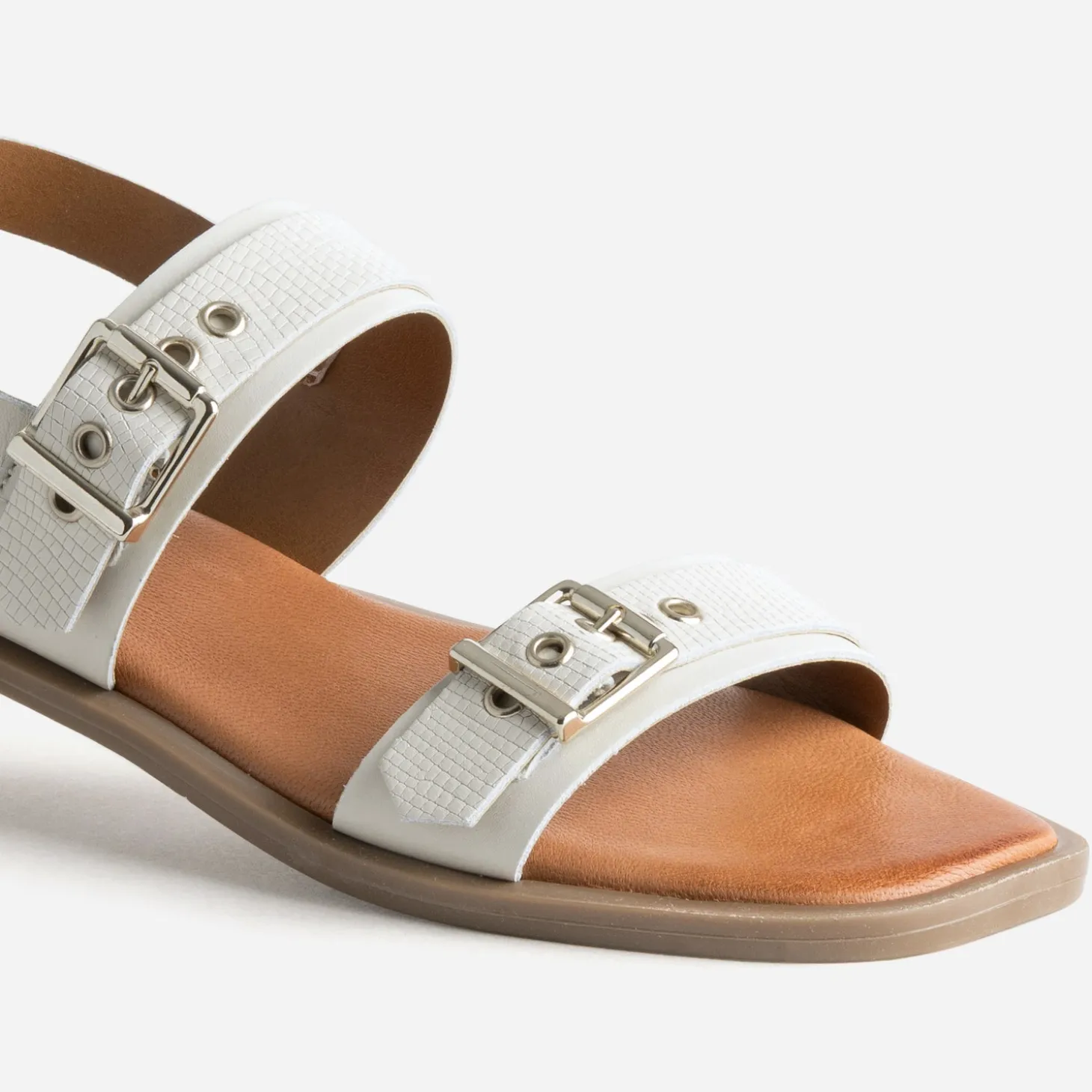 Sandale blanche cuir trois boucles