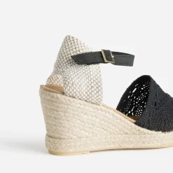 Sandale compensée noire façon macramé