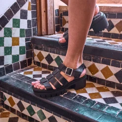 Sandale crantée TEXTO noire à brides embossées effet croco