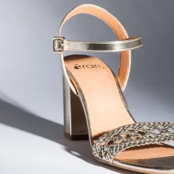 Sandale dorée à talon