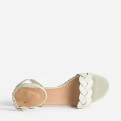 Sandale en cuir blanc cassé