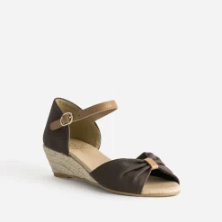 Sandale marron éco-conçue à petit talon compensé