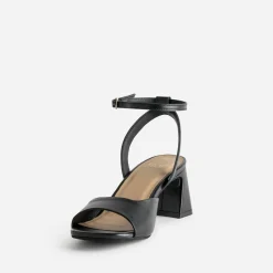 Sandale noire cuir décolleté carré