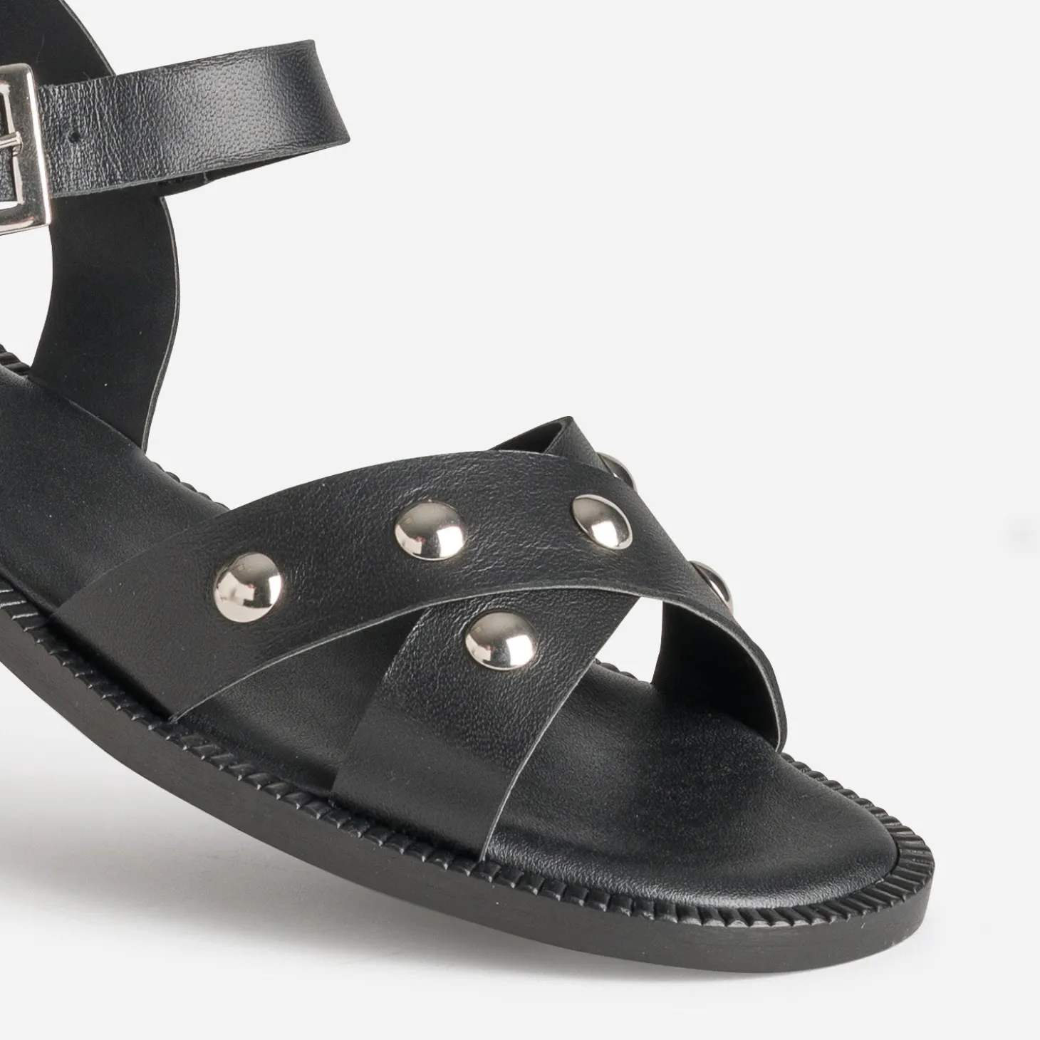 Sandale noire cuir décor clous