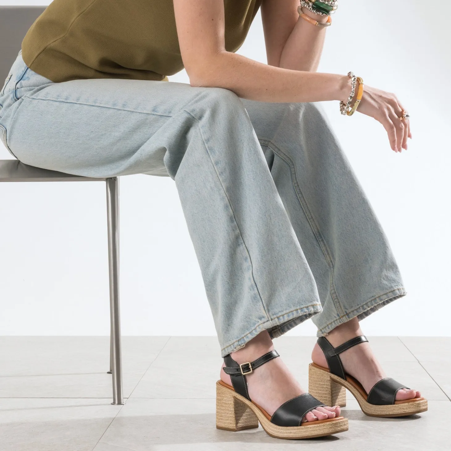 Sandale noire cuir talon effet corde