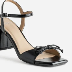 Sandale noire décor nœud