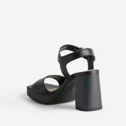Sandale noire en cuir à plateforme