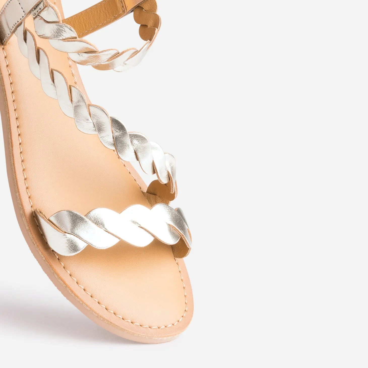 Sandale or en cuir à brides entrelacées
