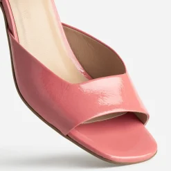 Sandale rose cuir verni décolleté carré