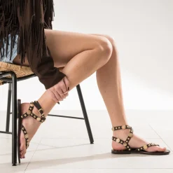 Sandale TEXTO marron cuir décor médailles