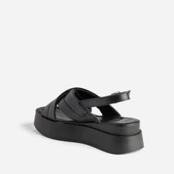 Sandale TEXTO noire en cuir matelassé