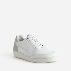 Tennis blanche éco-conçue en cuir détails gris
