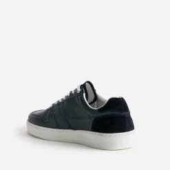 Tennis marine éco-conçue en cuir