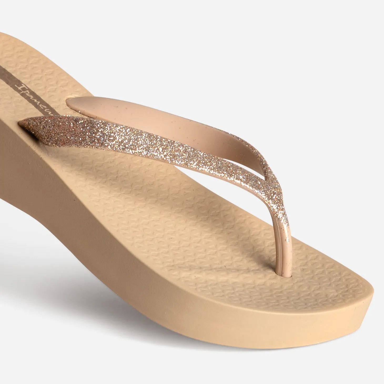 Tong IPANEMA beige plateforme et brides pailletées